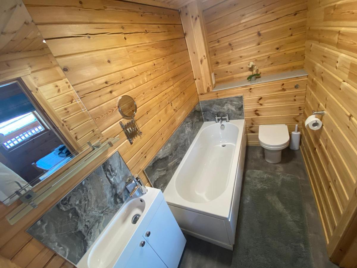 Pine Lodge Gorebridge Exterior foto